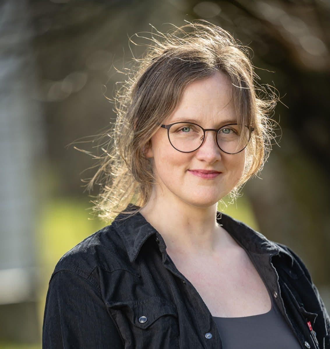 Kvifor vi som bur i distrikta må fortelje våre eigne historier. Møt Tora Hope på Vesle Sildring på Vesle Kinn 21.10.